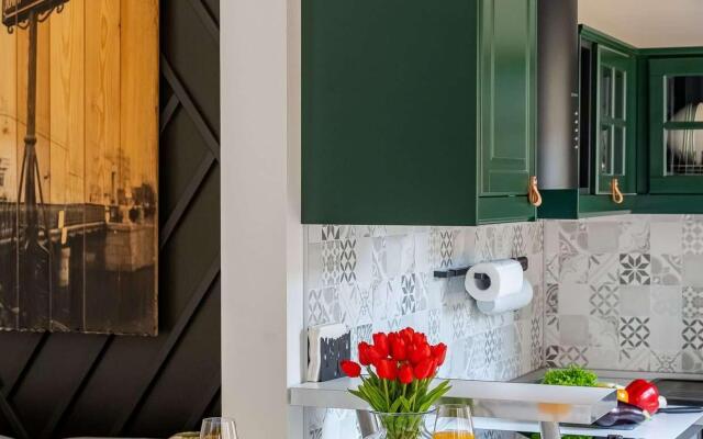 Апартаменты на проспекте Английский 24