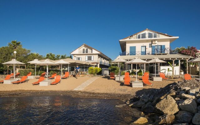 Aggelos Hotel - Luxury Suite on the Beach - Breakfast included