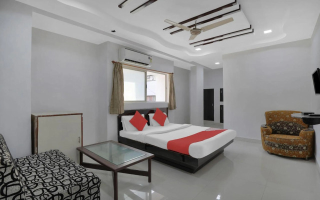 Flagship 83069 Hotel Rudra Palace