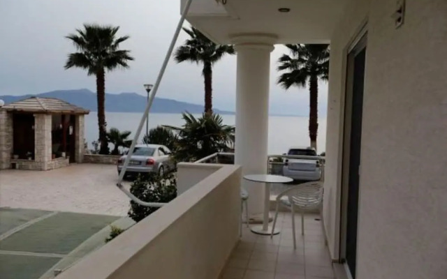 Beachfront Sion Sarande Apartment B