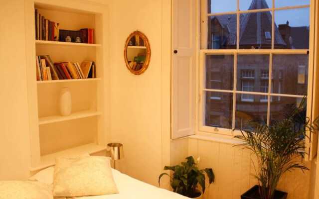 2 Bedroom Apartment With Cinema Screen Sleeps 5