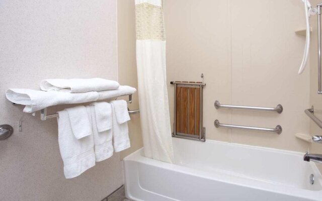 Baymont by Wyndham Thornton