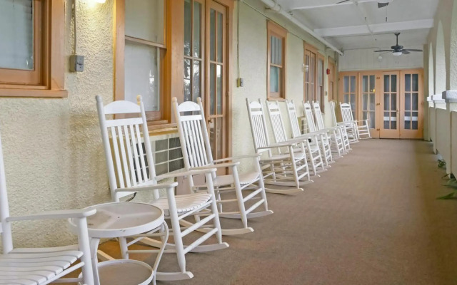 Crystal Bay Hotel