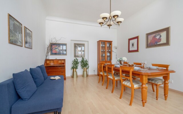 Picturesque Apartment Krakow by Renters