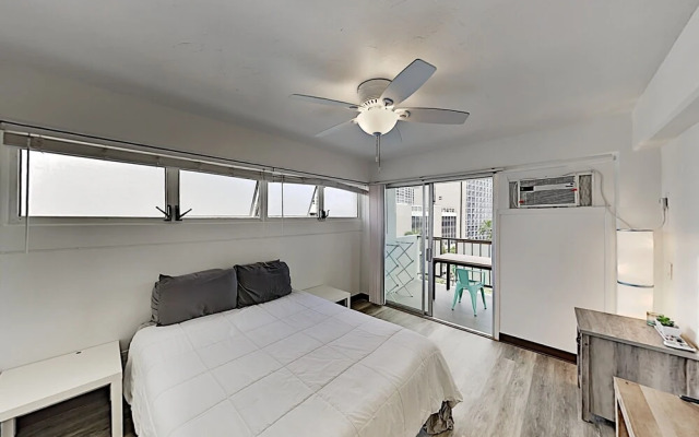 Kuhio At Waikiki 1109 Condo By Redawning