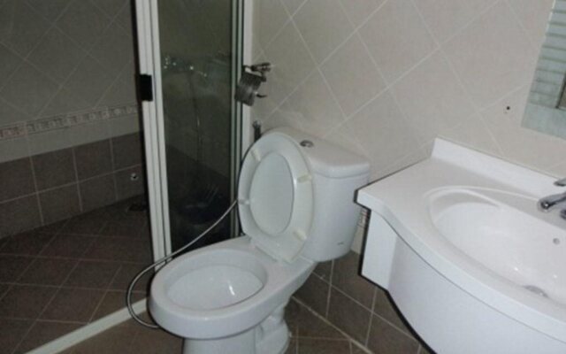 Green Hotel District 7