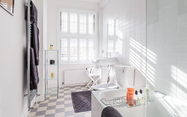 Stylish Fulham 2bed loft flat, 5 min from tube