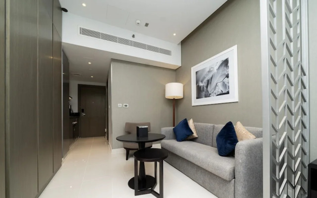 Elegant Studio Living in Privé