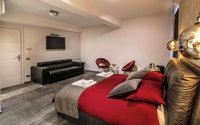 Black And White Suite