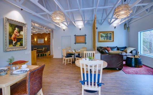 Amour Guest House