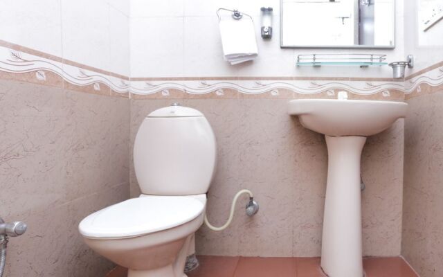 Fabhotel White Lotus