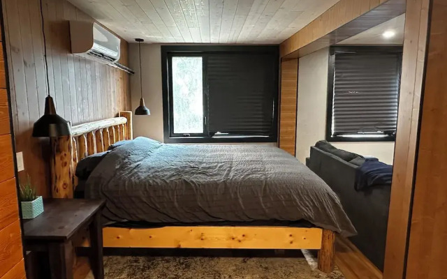 Beamsville Rustic Modern Suites