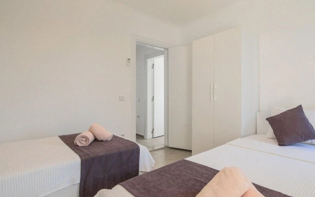 Villa Dome Bianca by Villaduragi