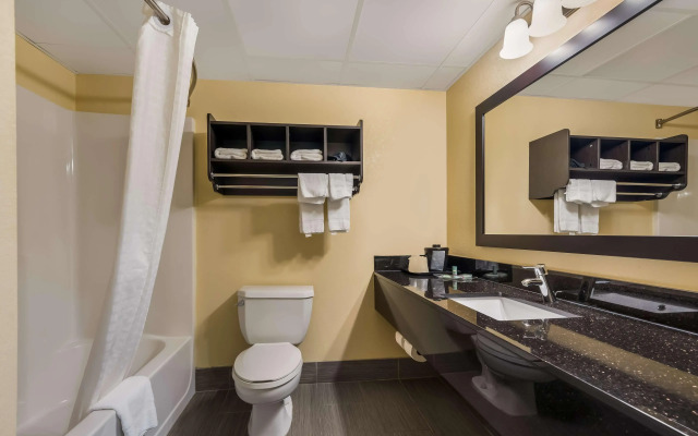 Best Western Bradbury Inn & Suites