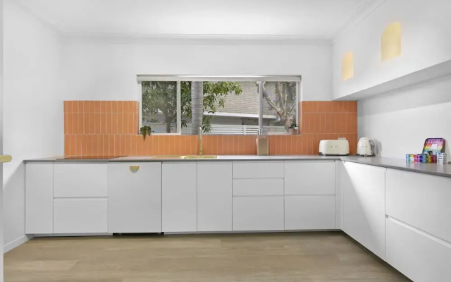 Spacious 4-bed Villa With Mediterranean Charm