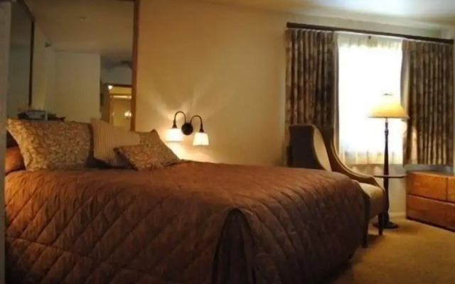 GetAways at Snow Lake Lodge