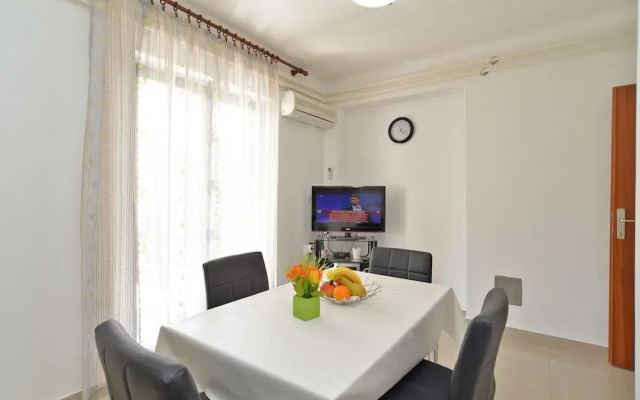 Apartment 628