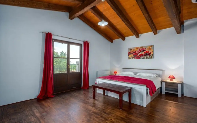 Beautiful Villa With Swimming Pool and Fenced Garden