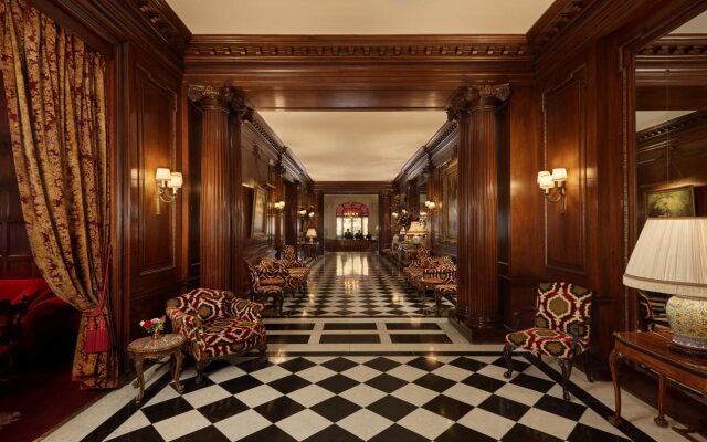 Hotel Raphael
