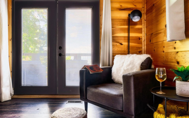 3-MasterSuites-GorgeousViews-GameRm-HotTub-Gburg7min-Ober5min-Bears!