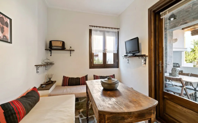 Snug Apartment in Agios Nikolaos With Garden