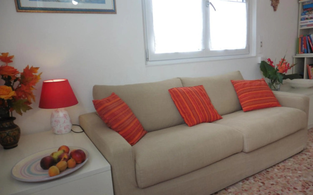 Il nido del merlo Parcheggio e giardino