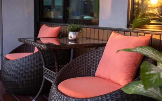 Salinsiri at Lat Krabang