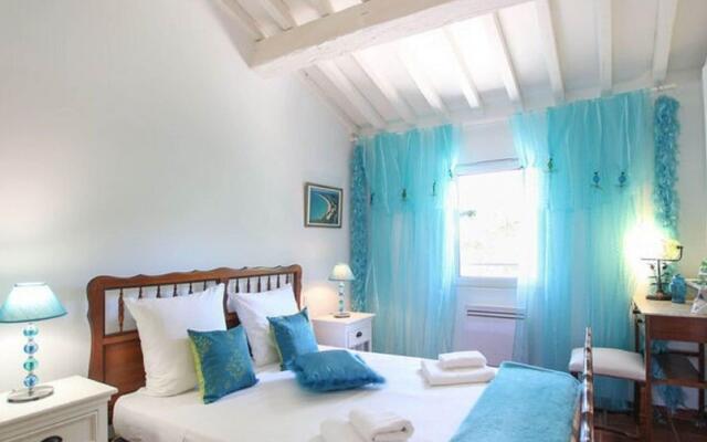 Serene Holiday Home in Grimaud With Private Pool