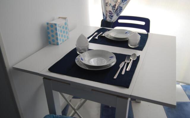 M3 904 Azul Mediterráneo bonito y confortable estudio