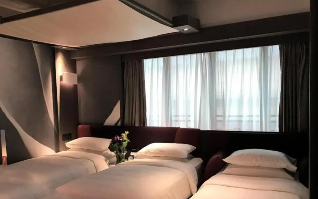 Manila Lounge