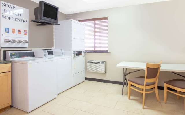 Super 8 by Wyndham Billings