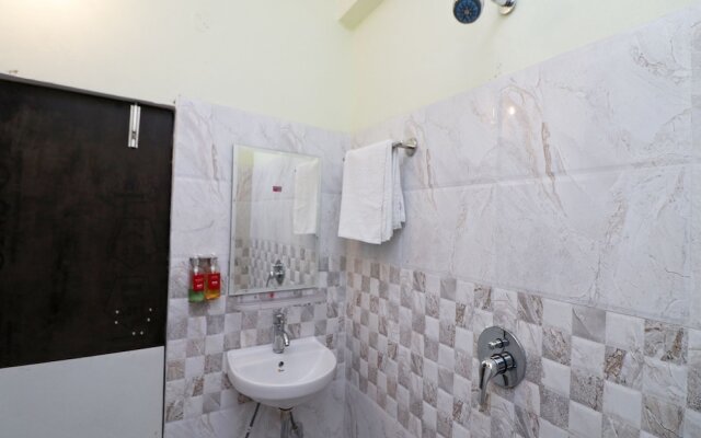 Oyo Flagship 26593 Yug Residency