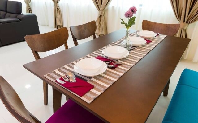 Bright 2BR Condo for 5 W/kl City View