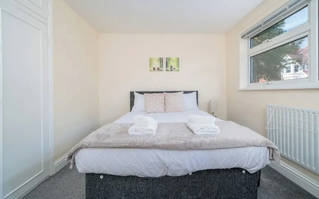 Redhill Retreat - Cozy 2 Bedroom Apartment