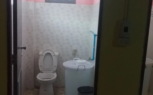 Arunrat GuestHouse - Hostel