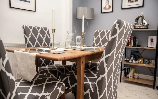 Rose Apartment 2-bed Town Centre Apartment in Ayr
