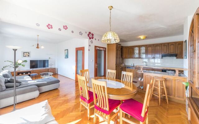 Amazing Apartment in Trogir With 2 Bedrooms and Wifi