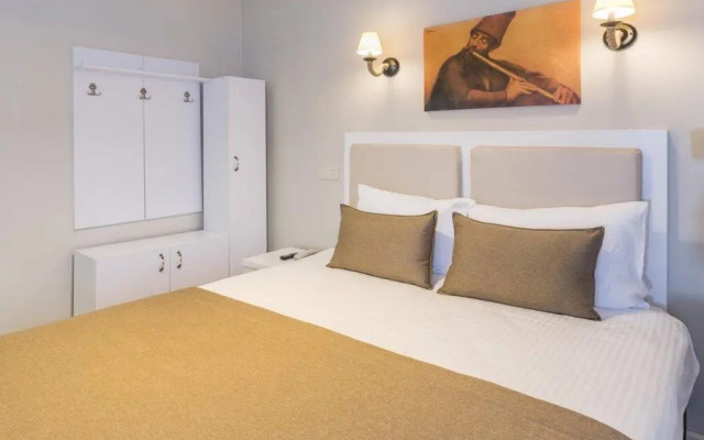 The Little House Hostel