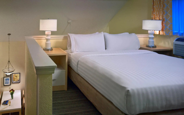 Sonesta Simply Suites Memphis East Poplar Pike ​
