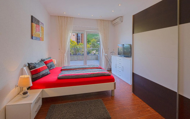 Montelux Apartments
