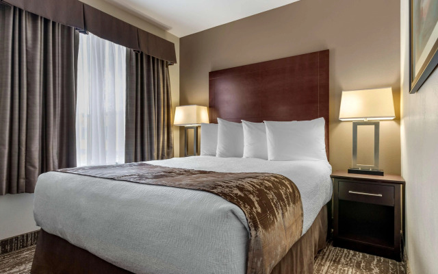 Best Western Plus Pembina Inn & Suites