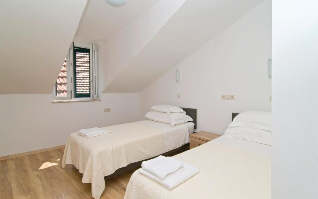 Nice Home in Omis With Wifi and 2 Bedrooms