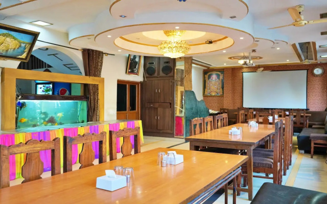 Beyond Stay Hotel Pachmarhi