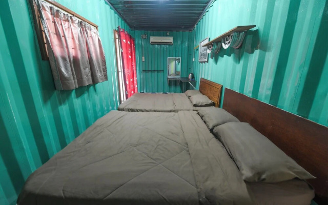 OYO 90589 The Jungle Cabin House