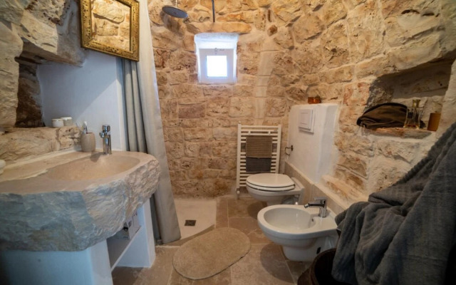 Traditional Trullo la Specchia