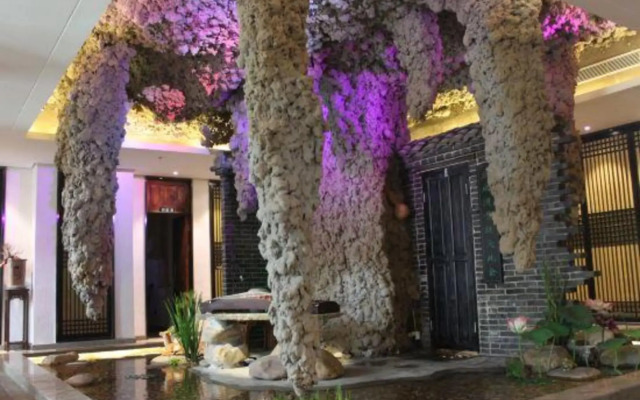 Glorious Hotel (Changsha Nanjiao Park)