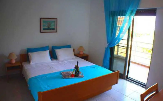 Salonikiou Beach Deluxe Apartments
