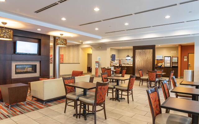 Holiday Inn Express & Suites Columbus - Easton Area, an IHG Hotel