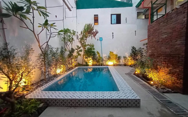 Airport Hostel