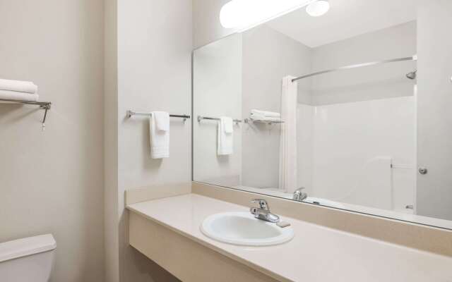 Super 8 by Wyndham Columbia East